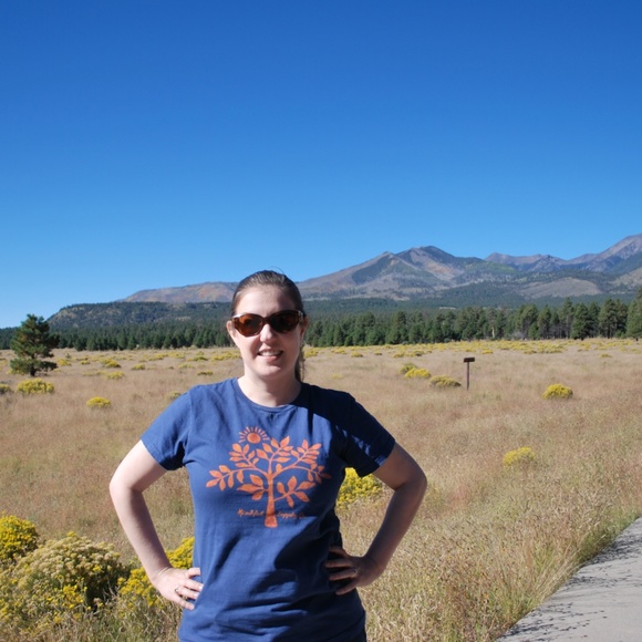 Meet your Posher, Elizabeth - Picture 2 of 2